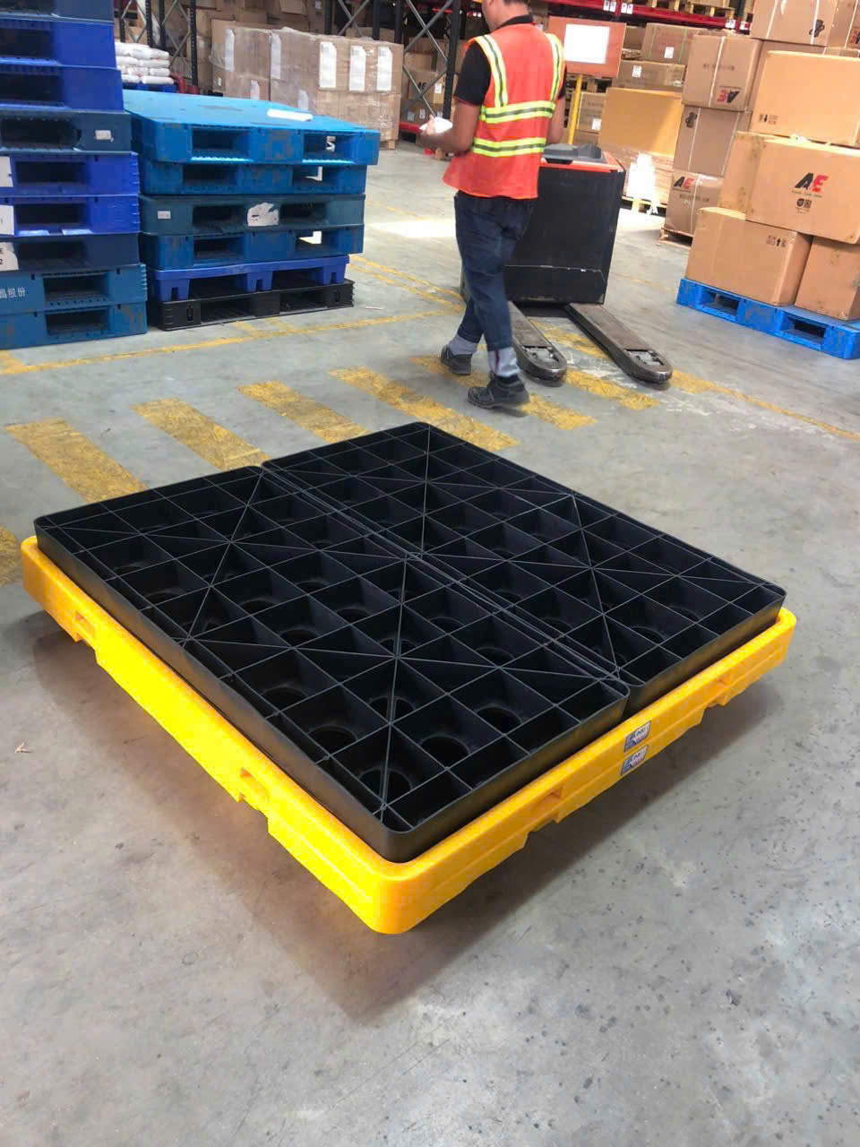 Pallet nhựa chống tràn 1300*1300*150mm