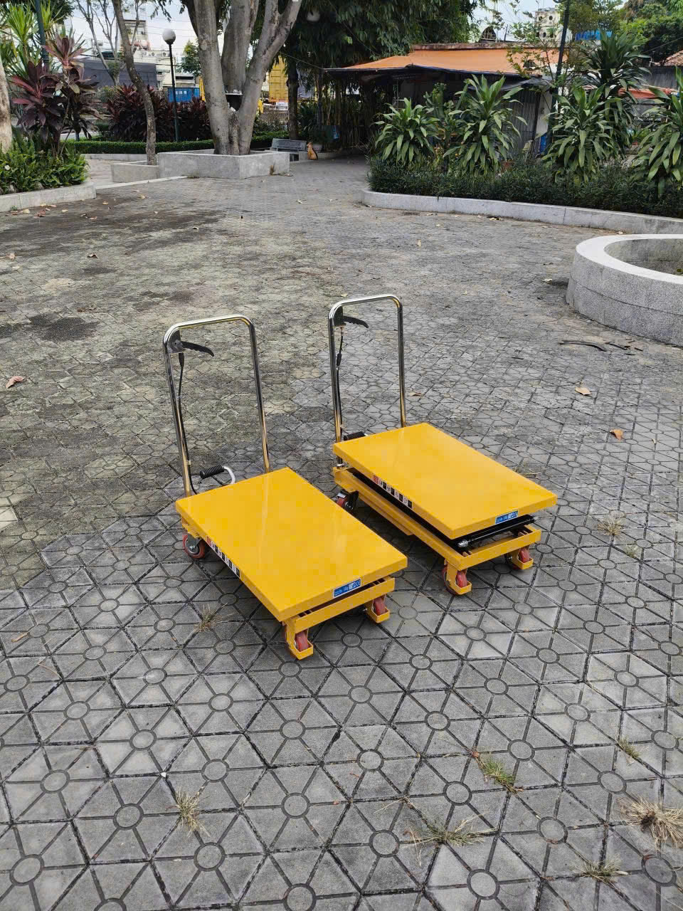 Xe nâng mặt bàn Nitto 150kg cao 72cm
