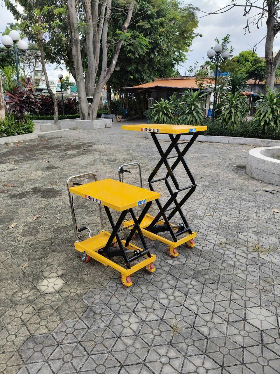 Xe nâng mặt bàn Nitto 150kg cao 72cm