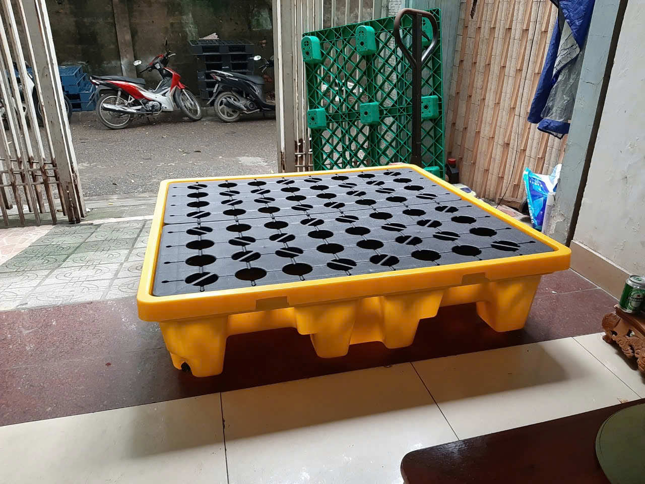 Pallet nhựa chống tràn 1300x1300x300