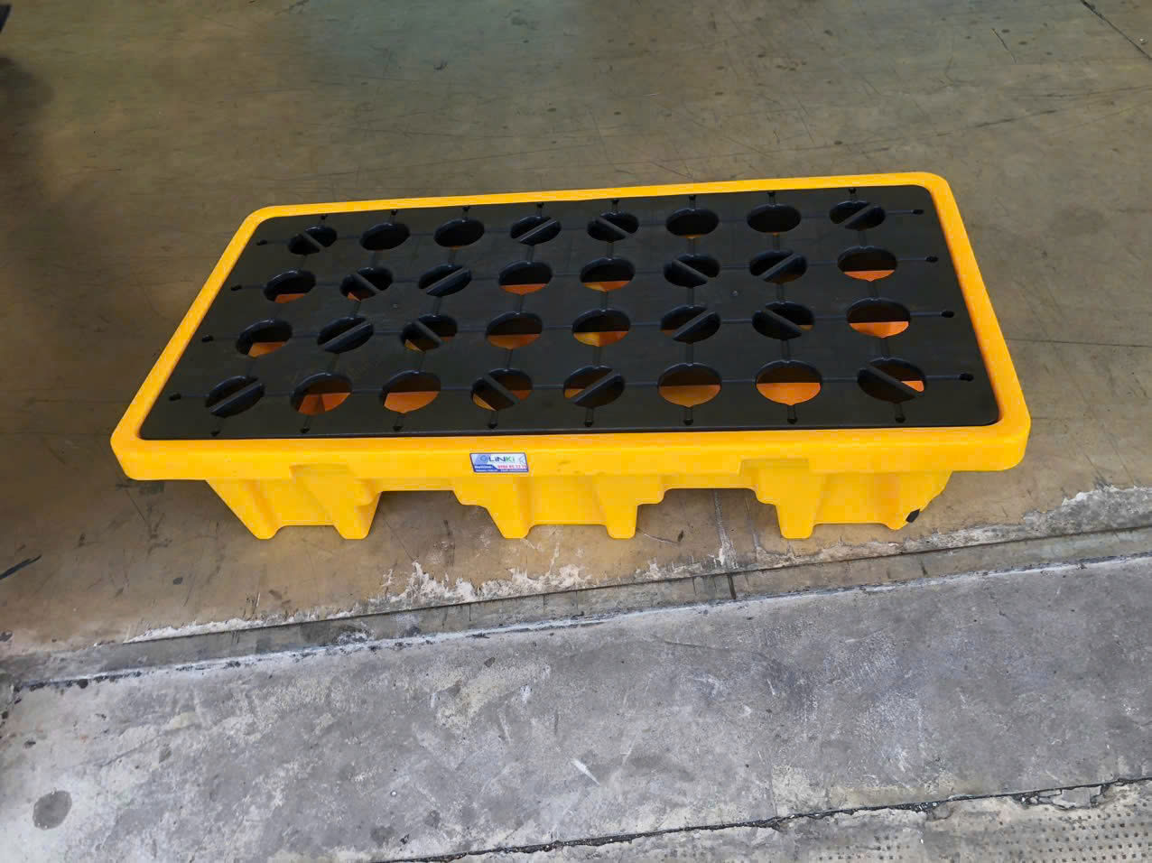 Pallet chống tràn kích thước 1300×680×150