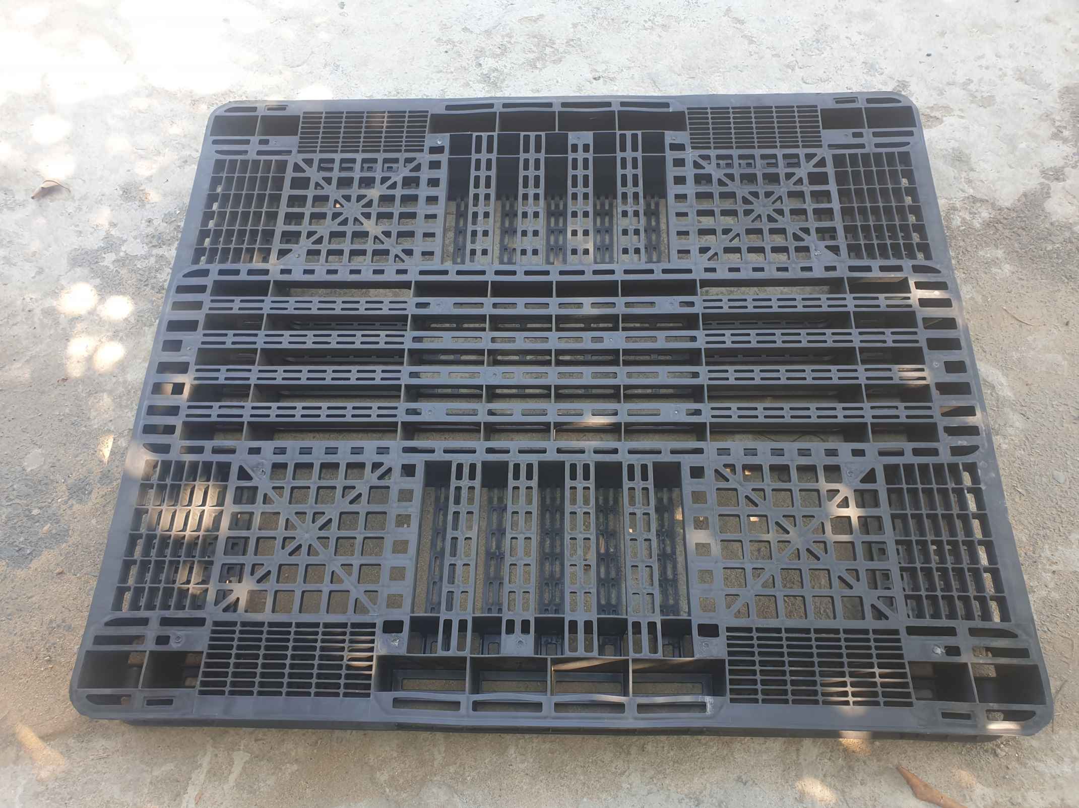 Pallet nhựa cũ KT 1100x1300x120 mm