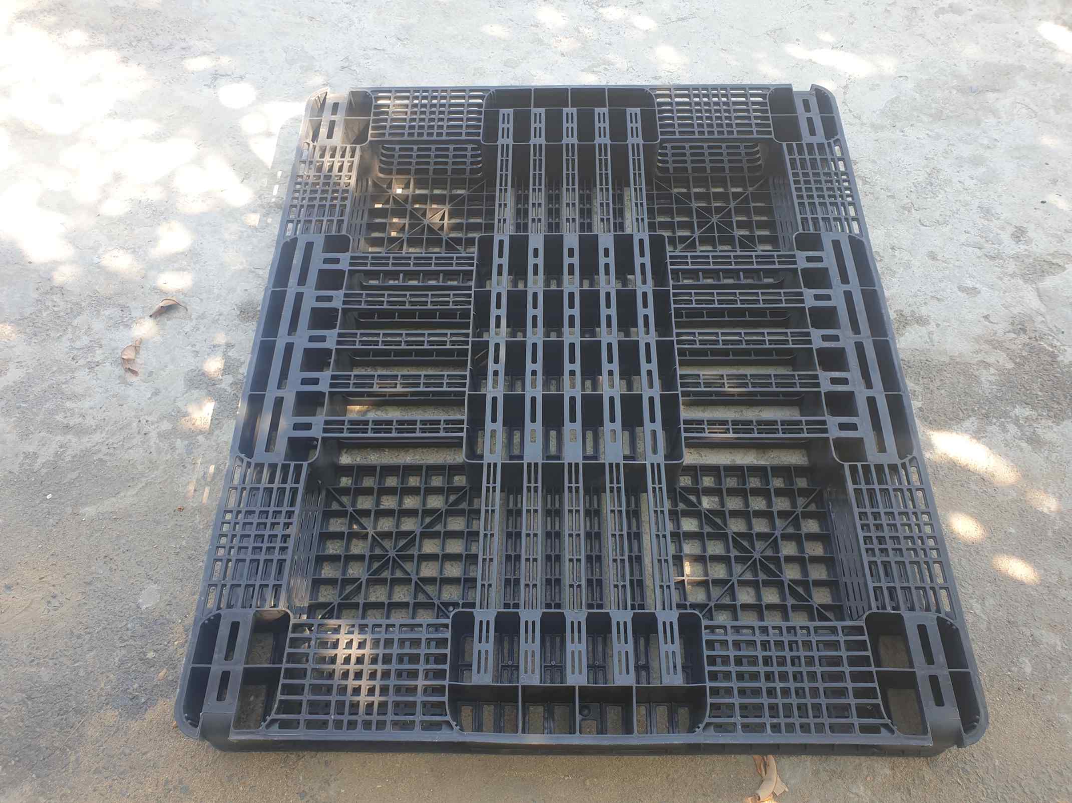 Pallet nhựa cũ KT 1100x1300x120 mm