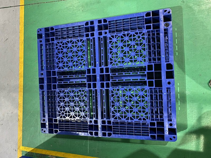 Pallet Nhựa 1200x1000x150mm Chân Giằng Chữ Thập, 6 Lõi Thép