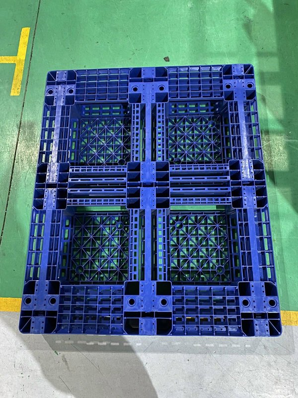 Pallet Nhựa 1200x1000x150mm Chân Giằng Chữ Thập, 6 Lõi Thép