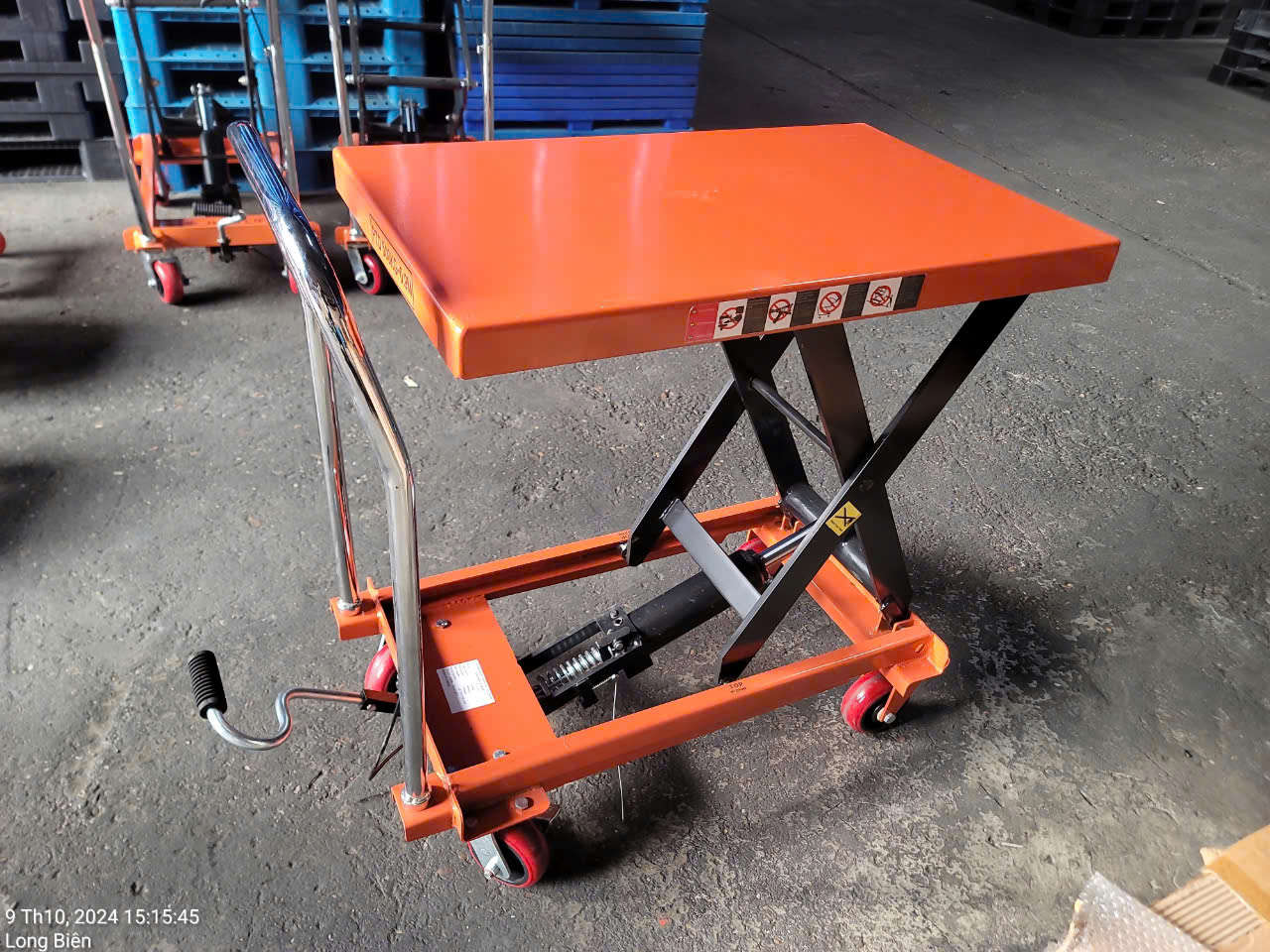 Xe nâng mặt bàn 500 KgXe Nâng Mặt Bàn 500kg Nâng Cao 1m2&nbsp;
