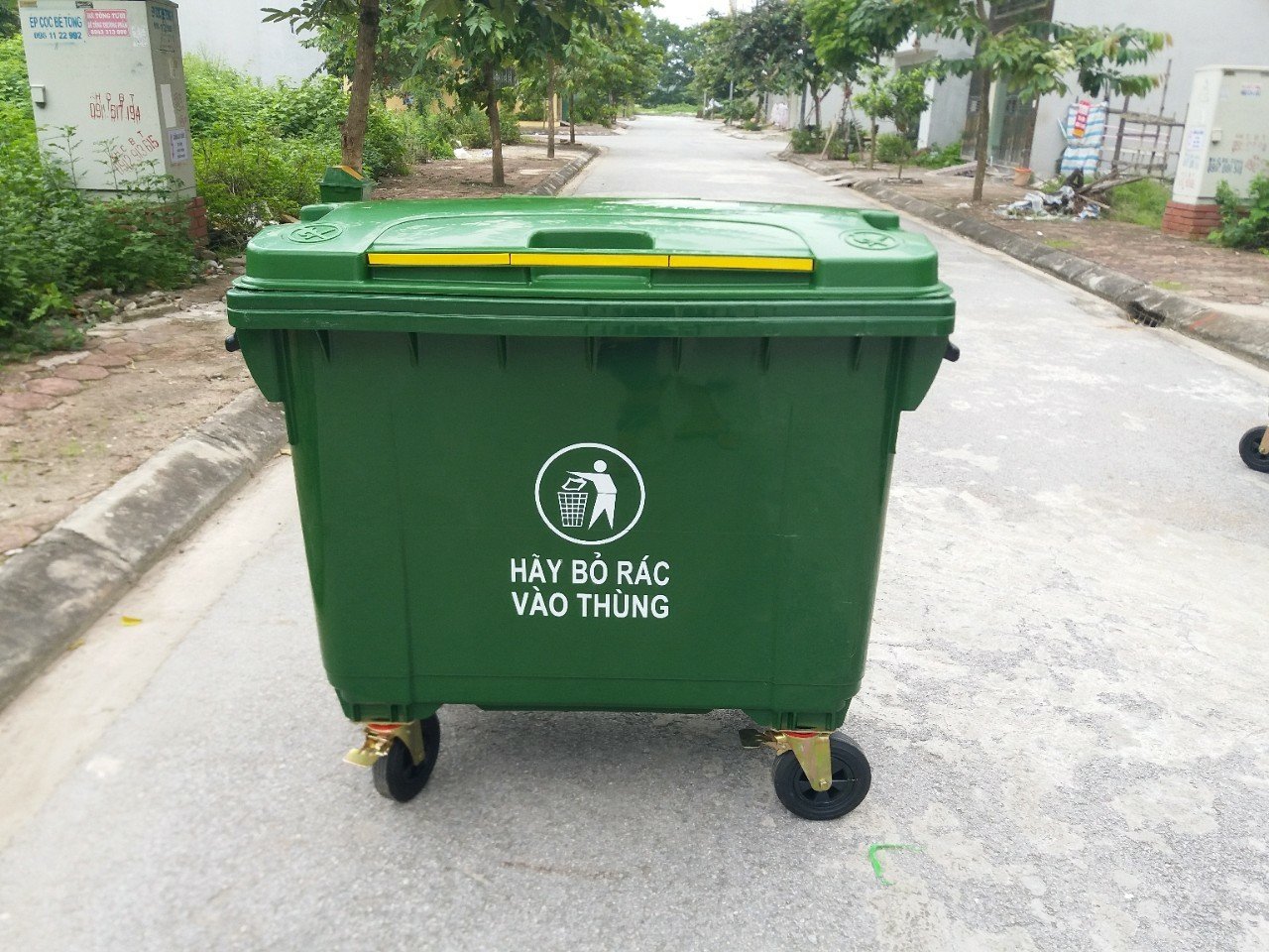 Thùng rác công nghiệp 660L